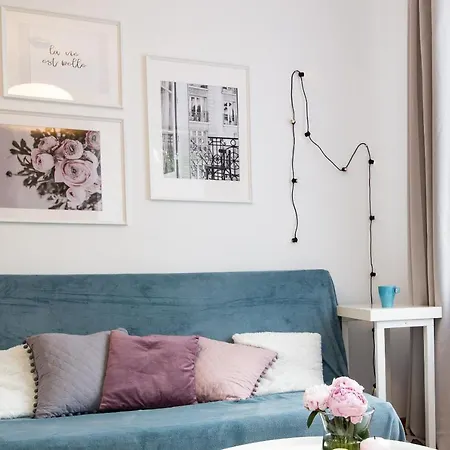 Gagarina 12: Spacious With Large Balcony Near łazienki Park Apartment Warsaw