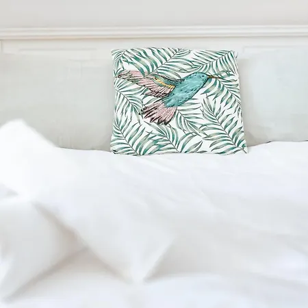 Gagarina 12: Spacious With Large Balcony Near łazienki Park