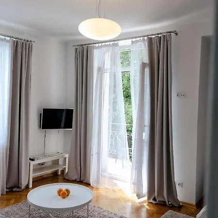 Gagarina 12 - Piekny Apartament Przy Lazienkach Krolewskich - Duze Lozko 160x200cm - Bardzo Duzy Balkon - Wifi - Telewizja Kablowa - Bezplatna Strefa Parkowania - Better *