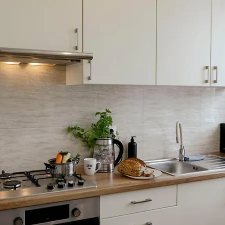 Gagarina 12: Spacious With Large Balcony Near łazienki Park