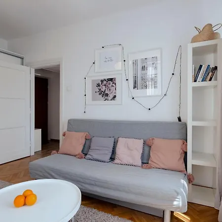 Apartment Gagarina 12 - Piekny Apartament Przy Lazienkach Krolewskich - Duze Lozko 160x200cm - Bardzo Duzy Balkon - Wifi - Telewizja Kablowa - Bezplatna Strefa Parkowania - Better *