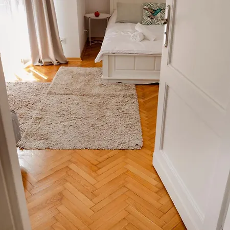 Gagarina 12: Spacious With Large Balcony Near łazienki Park * Warsaw