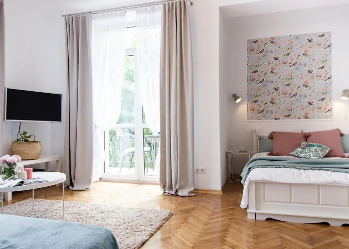 Gagarina 12 - Piekny Apartament Przy Lazienkach Krolewskich - Duze Lozko 160x200cm - Bardzo Duzy Balkon - Wifi - Telewizja Kablowa - Bezplatna Strefa Parkowania - Better *