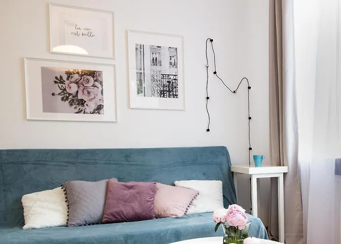 Gagarina 12 - Piekny Apartament Przy Lazienkach Krolewskich - Duze Lozko 160x200cm - Bardzo Duzy Balkon - Wifi - Telewizja Kablowa - Bezplatna Strefa Parkowania - Better شقة وارسو