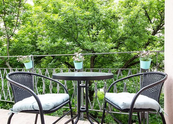 شقة Gagarina 12 - Piekny Apartament Przy Lazienkach Krolewskich - Duze Lozko 160x200cm - Bardzo Duzy Balkon - Wifi - Telewizja Kablowa - Bezplatna Strefa Parkowania - Better *