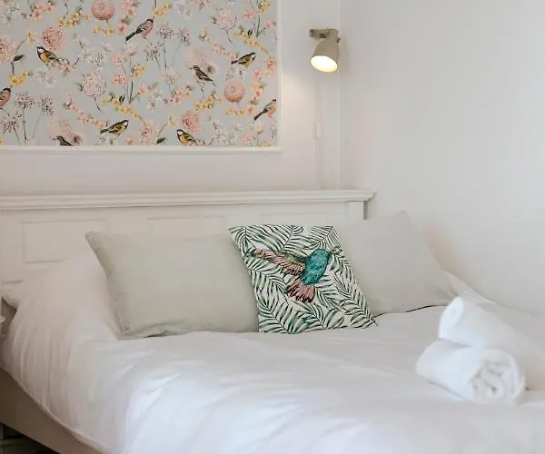 Gagarina 12 - Piekny Apartament Przy Lazienkach Krolewskich - Duze Lozko 160x200cm - Bardzo Duzy Balkon - Wifi - Telewizja Kablowa - Bezplatna Strefa Parkowania - Better