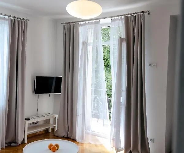 Gagarina 12 - Piekny Apartament Przy Lazienkach Krolewskich - Duze Lozko 160x200cm - Bardzo Duzy Balkon - Wifi - Telewizja Kablowa - Bezplatna Strefa Parkowania - Better *