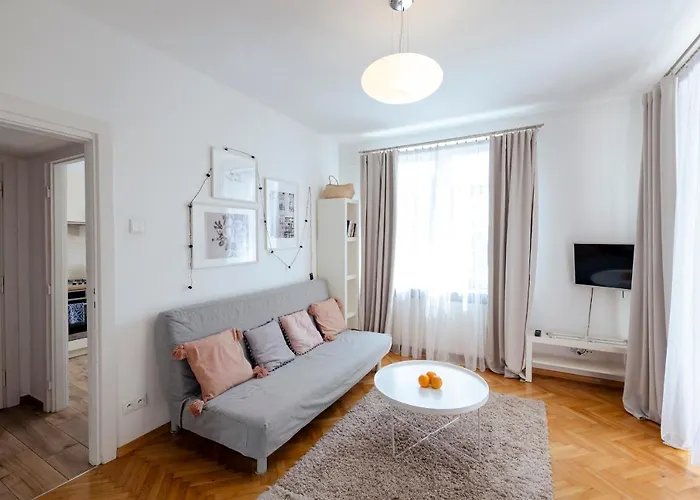 Gagarina 12 - Piekny Apartament Przy Lazienkach Krolewskich - Duze Lozko 160x200cm - Bardzo Duzy Balkon - Wifi - Telewizja Kablowa - Bezplatna Strefa Parkowania - Better * وارسو