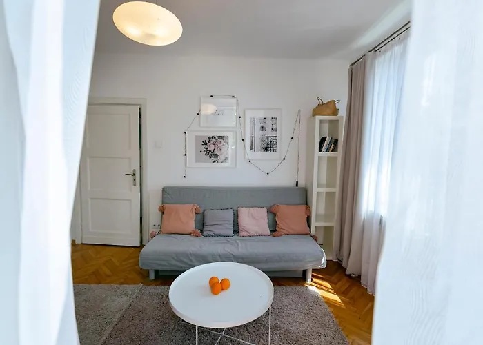 Gagarina 12 - Piekny Apartament Przy Lazienkach Krolewskich - Duze Lozko 160x200cm - Bardzo Duzy Balkon - Wifi - Telewizja Kablowa - Bezplatna Strefa Parkowania - Better *