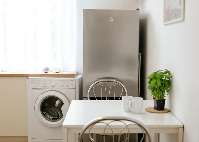 Gagarina 12 - Piekny Apartament Przy Lazienkach Krolewskich - Duze Lozko 160x200cm - Bardzo Duzy Balkon - Wifi - Telewizja Kablowa - Bezplatna Strefa Parkowania - Better * Warszawa