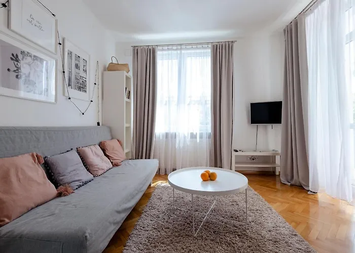 Gagarina 12 - Piekny Apartament Przy Lazienkach Krolewskich - Duze Lozko 160x200cm - Bardzo Duzy Balkon - Wifi - Telewizja Kablowa - Bezplatna Strefa Parkowania - Better *