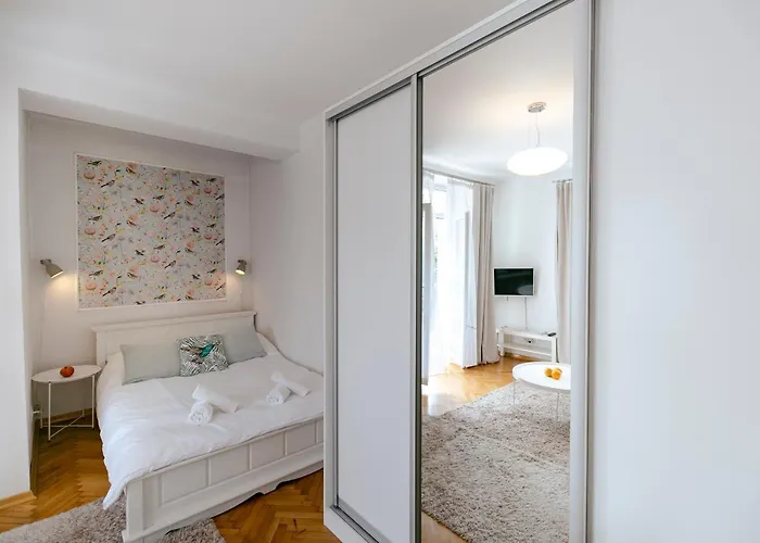 Gagarina 12 - Piekny Apartament Przy Lazienkach Krolewskich - Duze Lozko 160x200cm - Bardzo Duzy Balkon - Wifi - Telewizja Kablowa - Bezplatna Strefa Parkowania - Better *