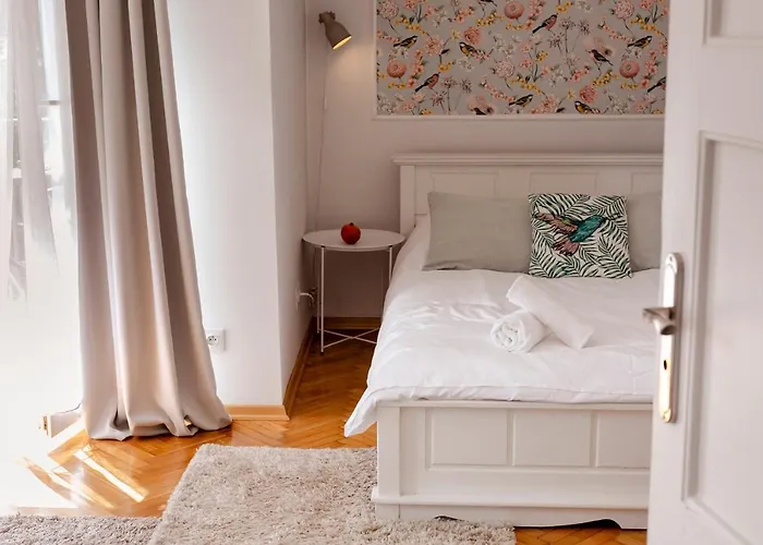 Gagarina 12 - Piekny Apartament Przy Lazienkach Krolewskich - Duze Lozko 160x200cm - Bardzo Duzy Balkon - Wifi - Telewizja Kablowa - Bezplatna Strefa Parkowania - Better * Warszawa