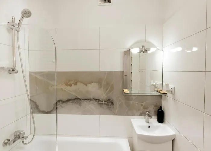 Gagarina 12 - Piekny Apartament Przy Lazienkach Krolewskich - Duze Lozko 160x200cm - Bardzo Duzy Balkon - Wifi - Telewizja Kablowa - Bezplatna Strefa Parkowania - Better * Warszawa