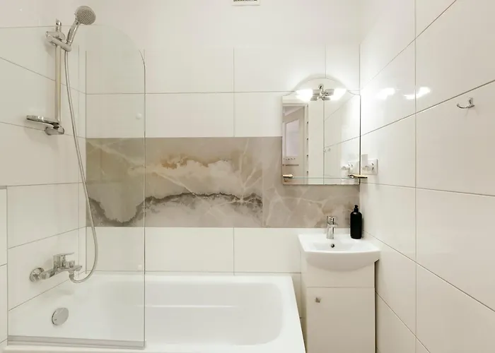 Gagarina 12 - Piekny Apartament Przy Lazienkach Krolewskich - Duze Lozko 160x200cm - Bardzo Duzy Balkon - Wifi - Telewizja Kablowa - Bezplatna Strefa Parkowania - Better *