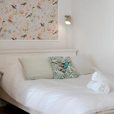 Gagarina 12 - Piekny Apartament Przy Lazienkach Krolewskich - Duze Lozko 160x200cm - Bardzo Duzy Balkon - Wifi - Telewizja Kablowa - Bezplatna Strefa Parkowania - Better