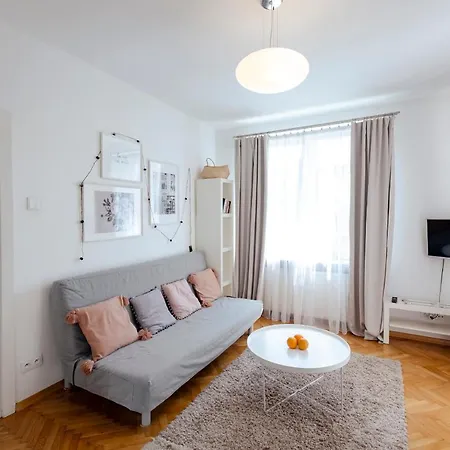 Gagarina 12 - Piekny Apartament Przy Lazienkach Krolewskich - Duze Lozko 160x200cm - Bardzo Duzy Balkon - Wifi - Telewizja Kablowa - Bezplatna Strefa Parkowania - Better * Varsovia