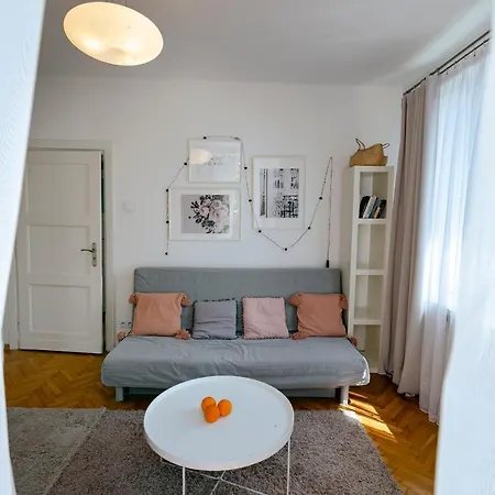 Gagarina 12 - Piekny Apartament Przy Lazienkach Krolewskich - Duze Lozko 160x200cm - Bardzo Duzy Balkon - Wifi - Telewizja Kablowa - Bezplatna Strefa Parkowania - Better *