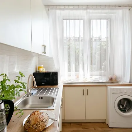 Gagarina 12 - Piekny Apartament Przy Lazienkach Krolewskich - Duze Lozko 160x200cm - Bardzo Duzy Balkon - Wifi - Telewizja Kablowa - Bezplatna Strefa Parkowania - Better Apartamento Varsovia