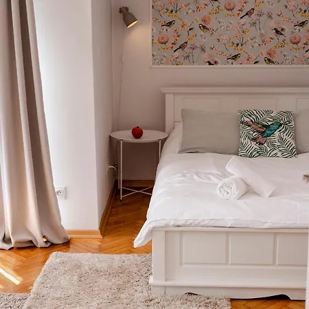 Gagarina 12 - Piekny Apartament Przy Lazienkach Krolewskich - Duze Lozko 160x200cm - Bardzo Duzy Balkon - Wifi - Telewizja Kablowa - Bezplatna Strefa Parkowania - Better * Varsovia